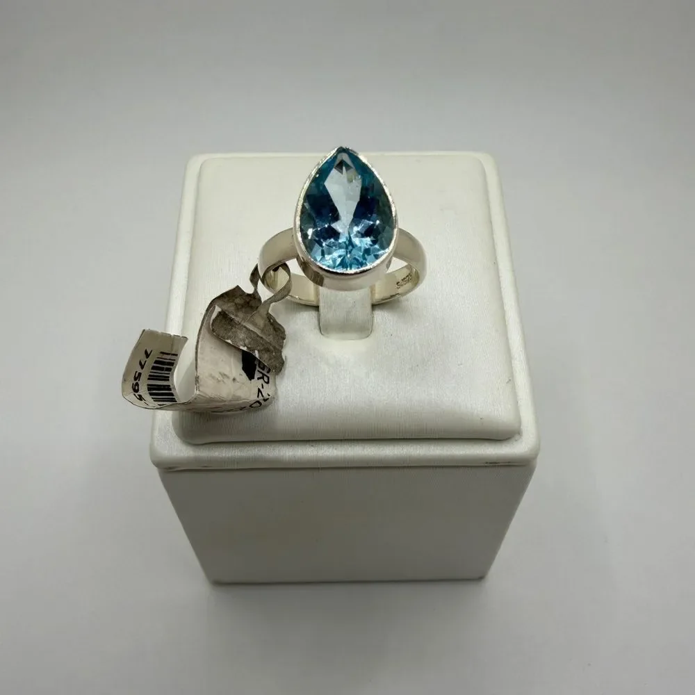 NWT 10x14mm faceted pear cut blue topaz solitaire ring in sterling silver!‎